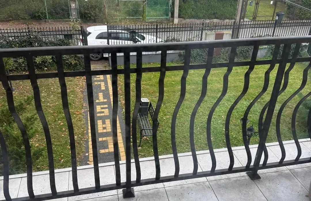 The Castle - Free Parking - Self Check In (Adults Only)-1