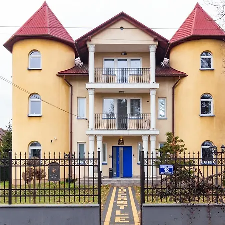 The Castle - Free Parking - Self Check In (Adults Only)-2
