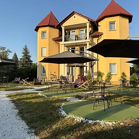 The Castle - Free Parking - Self Check In (Adults Only)-2